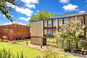 山东：枣庄327名高三学生参加海军招飞初检_尚书志愿，高考志愿填报服务平台，新高考选科填报指南，高考查分，大学专业排名，生涯规划